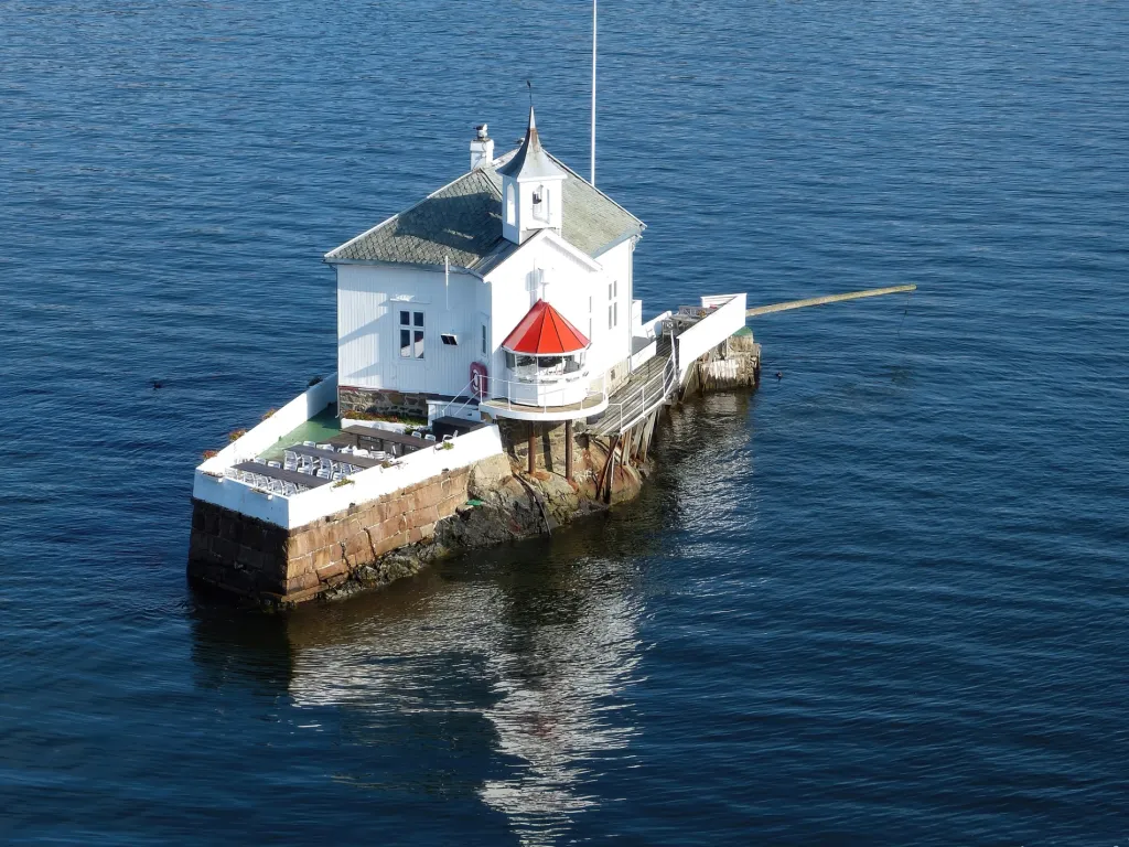 Dyna Lighthouse